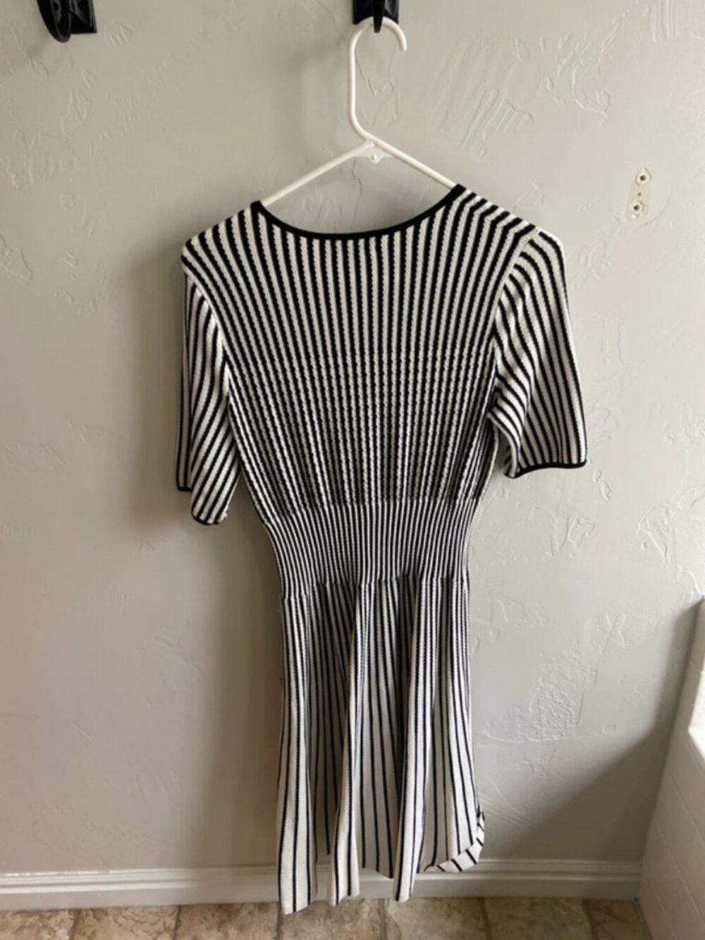 Dress - Picture 2 of 5